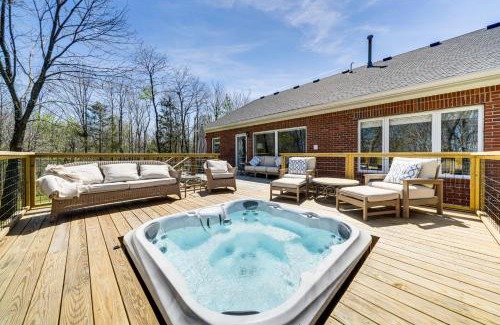 Buechel Casa | Hot Tub, Deck and Fire Pit Chic Louisville Home!