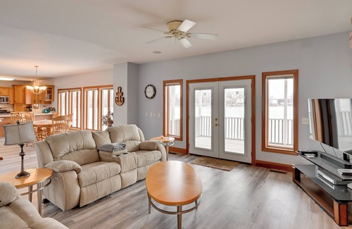 Hamilton Casa | Hot Tub & Dock: Waterfront Lake Hamilton Home