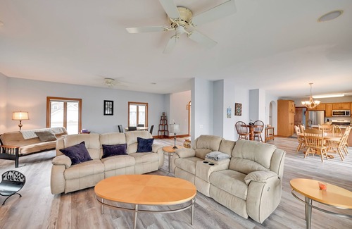 Hamilton Casa | Hot Tub & Dock: Waterfront Lake Hamilton Home
