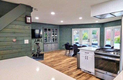 Paw Paw Lake Casa | Hot Tub/Family Friendly I Sleeps 14 I Paw Paw Lake