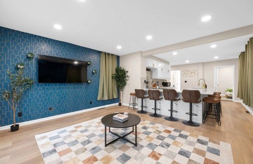 Weinland Park Casa | Hot Tub | Fire Pit |2 mins to OSU |Games|Sleeps 12