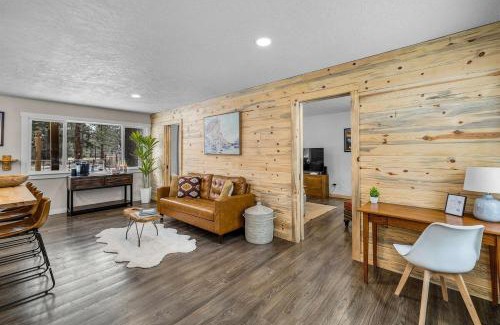 Sisters Casa | Hot Tub, Fire Pit, Dog Friendly, Heart of Sisters, Amenities
