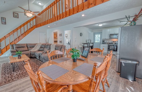 Tobyhanna Casa | Hot Tub / Fire Pit / Fire Place / Family