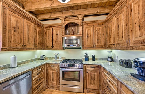 Franklin Cabina | Hot Tub & Fire Pit: Getaway Near Nantahala Gorge!