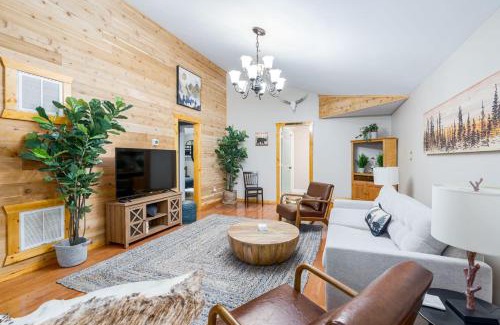 The Woods Casa | Hot Tub, Fire Pit, Grill, Deck w Resort Amenities