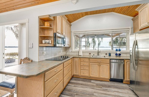 Cypress Gardens Apartamento | Hot Tub & Fire Pit: Lakefront Home on Lake Eloise