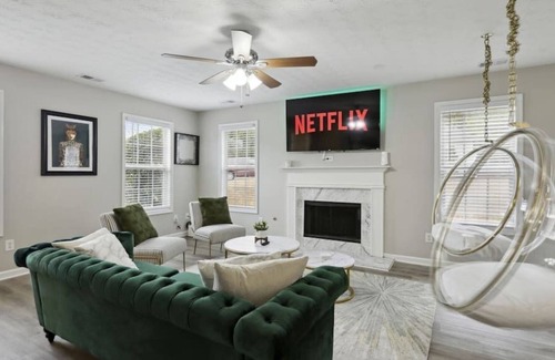 Loganville Casa | Hot Tub Fire Pit Pool Table 6 Beds Near Shopping