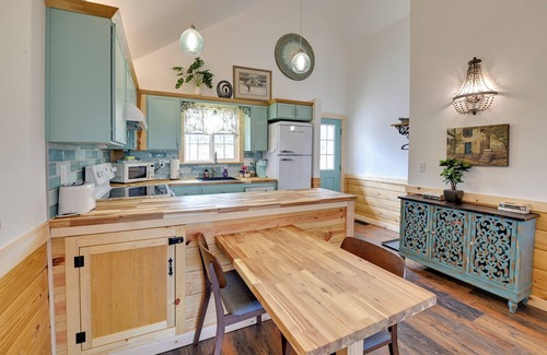 Frenchburg Apartamento | Hot Tub & Fire Pit: Romantic Getaway in Frenchburg