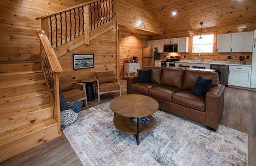 Bakerton Cabina | Hot Tub & Firepit~20 Min Lake Cumberland~Family Friendly~River Boat Ramp