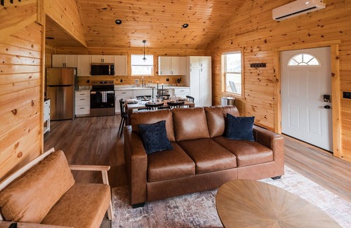 Bakerton Cabina | Hot Tub & Firepit~20 Min Lake Cumberland~Family Friendly~River Boat Ramp