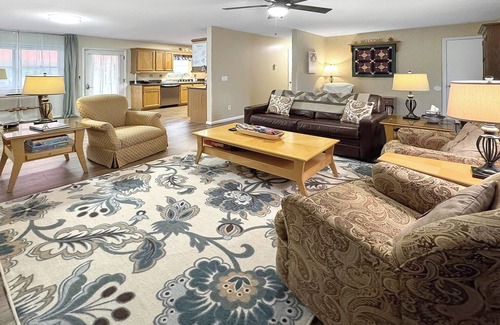 Vass Casa | Hot tub, Firepit, BBQ,Pinehurst, SmartTV, King,Pet