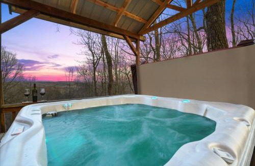 Amanda Casa | Hot tub, fireplace, fire pit, pool table, grill, EV, pets, HOA lake
