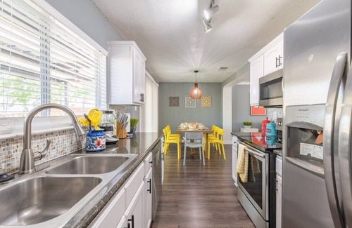 West San Antonio Casa | HOT-TUB, Game Room & BBQ by Lackland AFB & SeaWorld