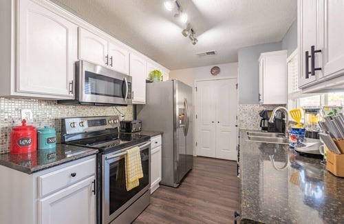 West San Antonio Casa | HOT-TUB, Game Room & BBQ by Lackland AFB & SeaWorld