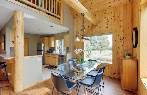 Redmond Cabina | Hot Tub + Golf View: Eagle Crest Resort Escape!