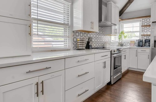 Lexington Casa | Hot Tub | Great Location | King Beds | Grill & Patio