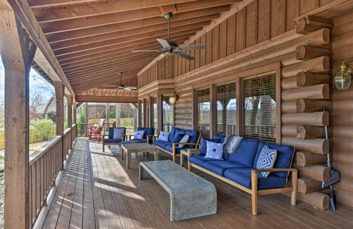 Piney Casa | Hot Tub, Grill Hilltop Log Cabin in Hot Springs!