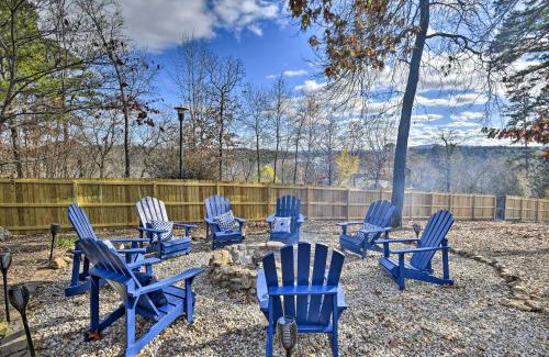 Piney Casa | Hot Tub, Grill Hilltop Log Cabin in Hot Springs!