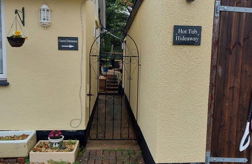 Hemyock Casa | Hot Tub Hideaway - luxury romantic getaway in stunning countryside. Pet friendly