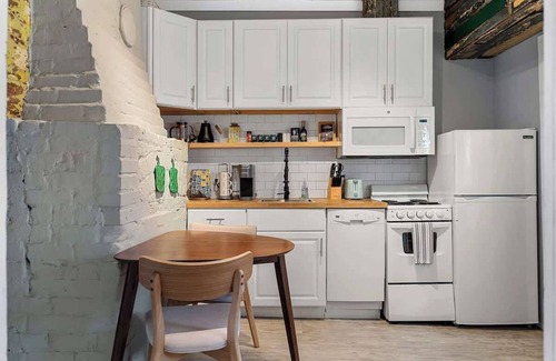 Beach Institute Casa | Hot Tub + Historic District + Next to Forsyth Park