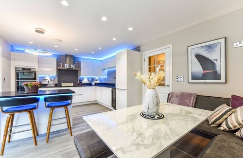 Clanfield Casa | Hot Tub House in the South Downs