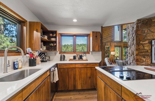 Los Ranchitos Estates Casa | Incredible Deck/Views, Pet Friendly, Family Retreat!