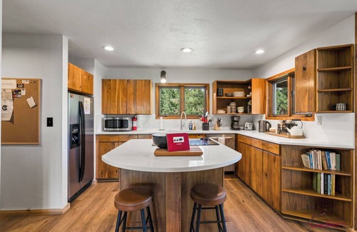 Los Ranchitos Estates Casa | Incredible Deck/Views, Pet Friendly, Family Retreat!