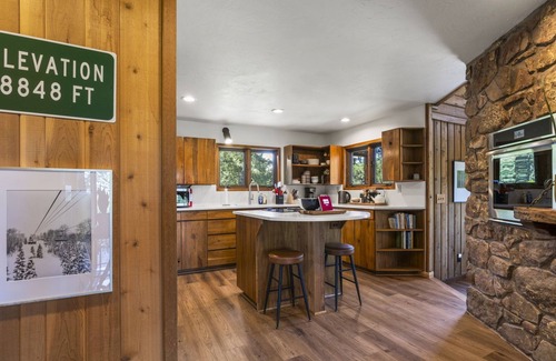 Los Ranchitos Estates Casa | Incredible Deck/Views, Pet Friendly, Family Retreat!