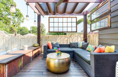 Broad Ripple Casa | Hot Tub, King Bed, Bikes, Pet Friendly with Fenced Backyard, Walk to Broad Ripple Village, 10 minutes to Downtown