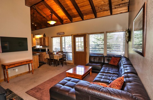Tahoe Village Chalet De Esquí | SOUTH LAKE TAHOE- TINA PRIVADA - BARBACOA - PISCINA- KAYAKS Y DIVERSIÓN DE VERANO