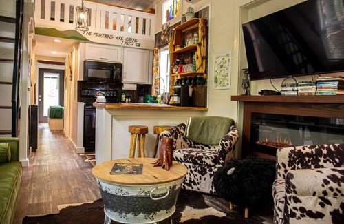 Mentone Casa | Hot Tub l Game Room l Creek & Waterfall