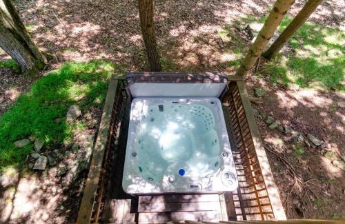 Lake Harmony Estates Casa | Hot Tub l Walk to Lake Harmony l Minutes to Ski
