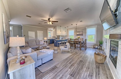 Summer Breeze Casa | Hot Tub Large Home Great Views and Steps to Beach