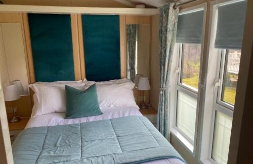 Swarland Apartamento | Hot Tub Lodge with Panoramic Views & Free Golf