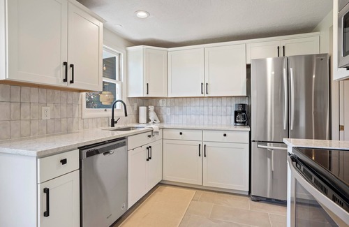 Logan Casa | Hot Tub ~ Media Room ~ Game Room ~ USU .4 miles