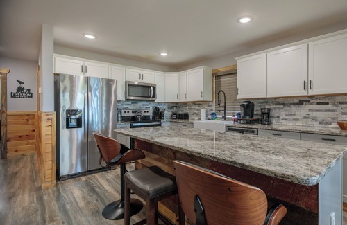 Kodak Casa | Hot Tub & Mini Golf: Mtn-View Haven in Kodak!