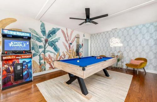 Bradenton Casa | Hot Tub - Mins to Anna Maria - Heated Pool -Arcade for Family