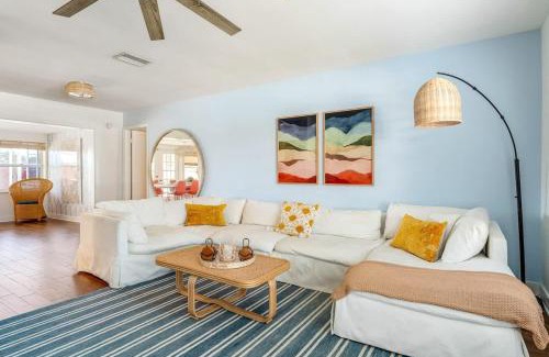 Bradenton Casa | Hot Tub - Mins to Anna Maria - Heated Pool -Arcade for Family