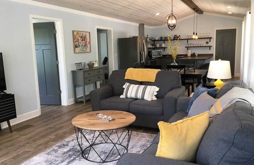 Dahlonega Cabaña | HOT TUB! Modern-Cozy-Perfectly Located