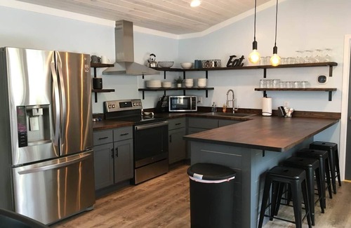 Dahlonega Cabaña | HOT TUB! Modern-Cozy-Perfectly Located