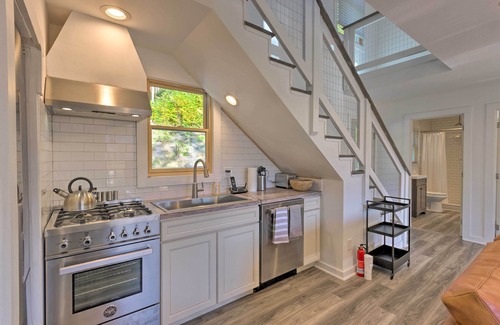 Marion Casa | Hot Tub & Mountain Views: Secluded Marion Escape!