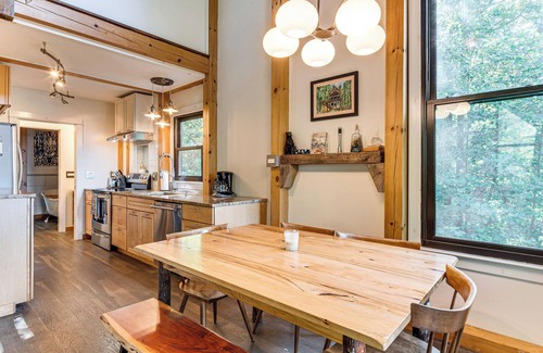 Old Fort Cabina | Hot Tub & Mtn Views: Modern Old Fort Hideaway!