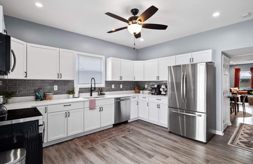 Detroit - Shoreway Apartamento | Hot Tub|N64|Mins to Downtown|Sleeps 8