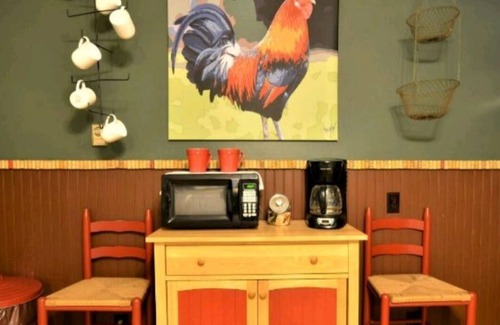 Bryson City Cabaña | Hot Tub, Nature Lover's Digital Disconnect! 10mins to NOC & Tsali (dog friendly)