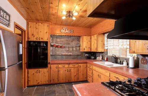 The Village Cabina | Hot Tub Near Lake Kellys Kottage