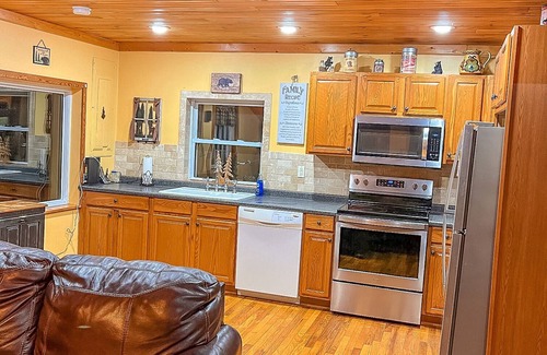 Todd Cabina | ¡RIAR EN EL CREEK! Cabina con HotTub, WiFi, cerca de Boone en el arroyo de truchas surtidas
