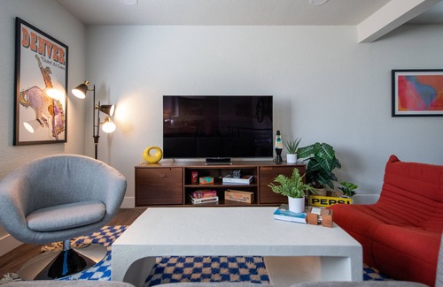 Berkley Casa | Mid-century retreat w/ wood hot tub and game room