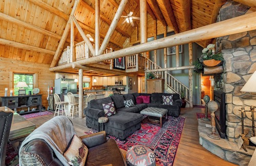 Mountainside Casa | Hot Tub, Pool Table, Fire Pit & Lake Nearby