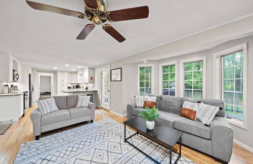 Saratoga Springs Casa | Hot Tub/Pool Table- Hidden Gem of Saratoga Springs