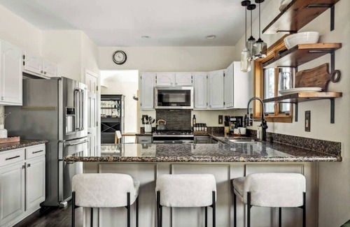 Evergreen Casa | Hot Tub | Scenic Views | Spacious Deck | Game Room